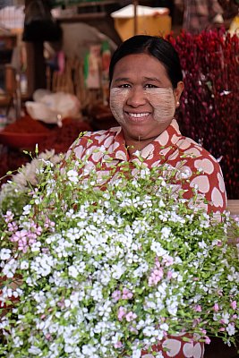 Photograph of a flower seller in the marketplace in Pyin Oo Lwin, Myanmar. 